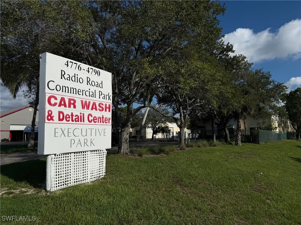 4776 Radio Road Naples FL 34104