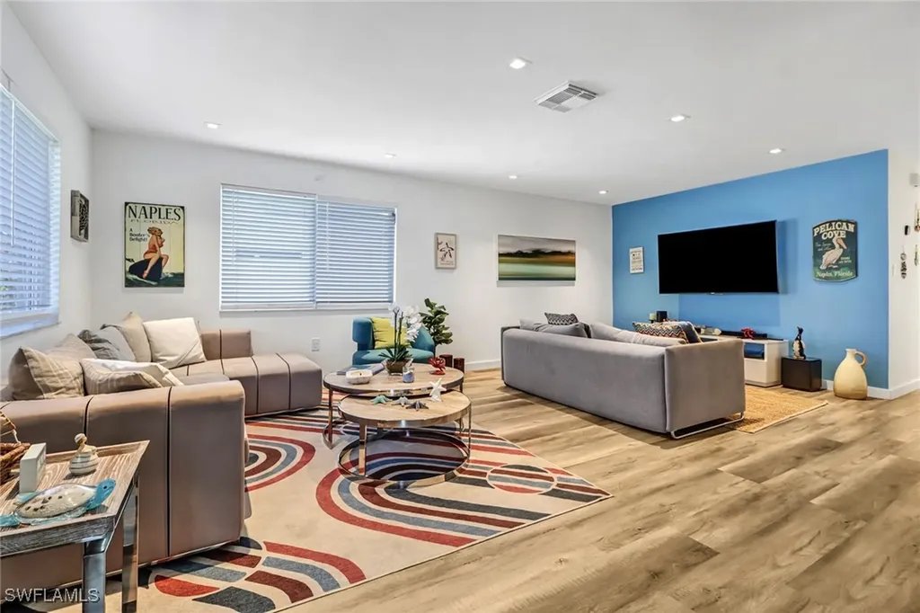 724 100th Avenue N Naples FL 34108