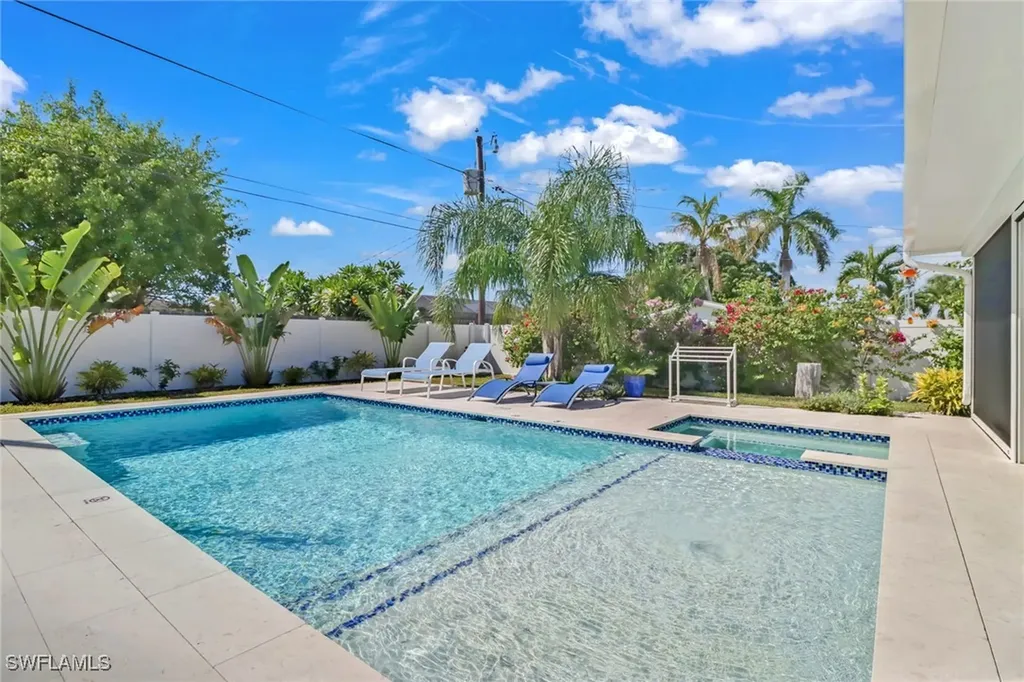 724 100th Avenue N Naples FL 34108