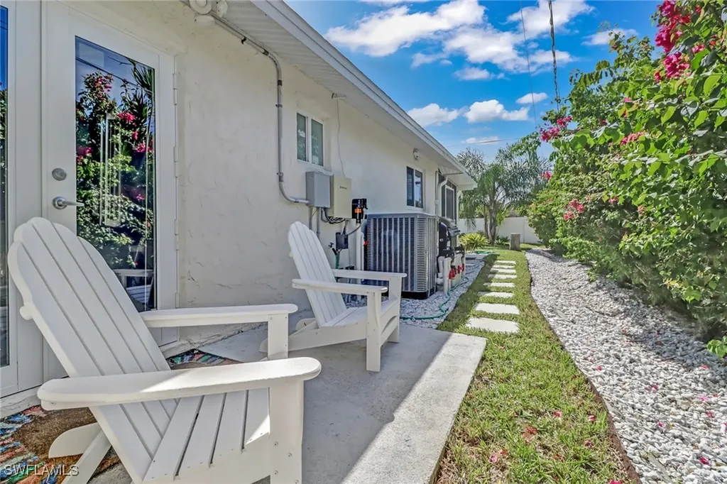 724 100th Avenue N Naples FL 34108