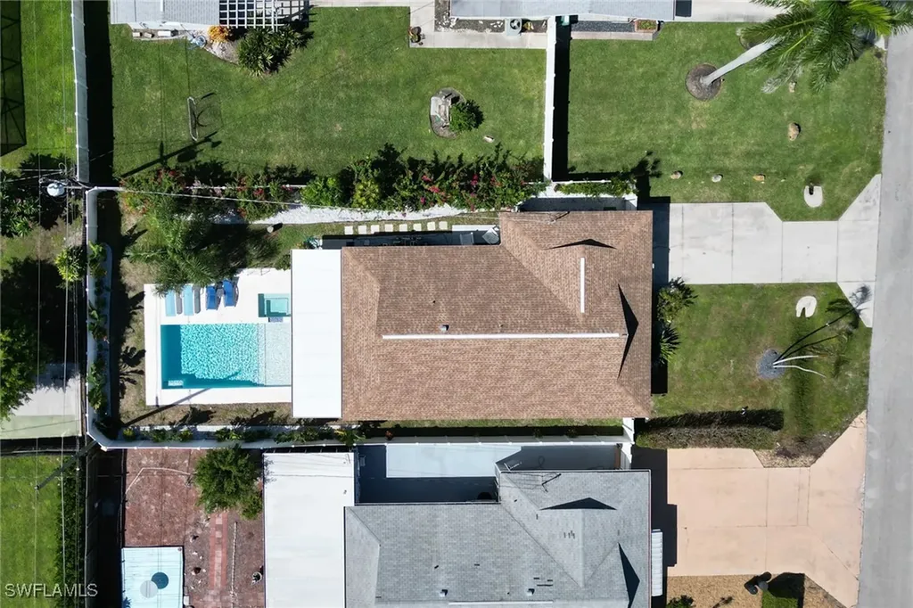 724 100th Avenue N Naples FL 34108