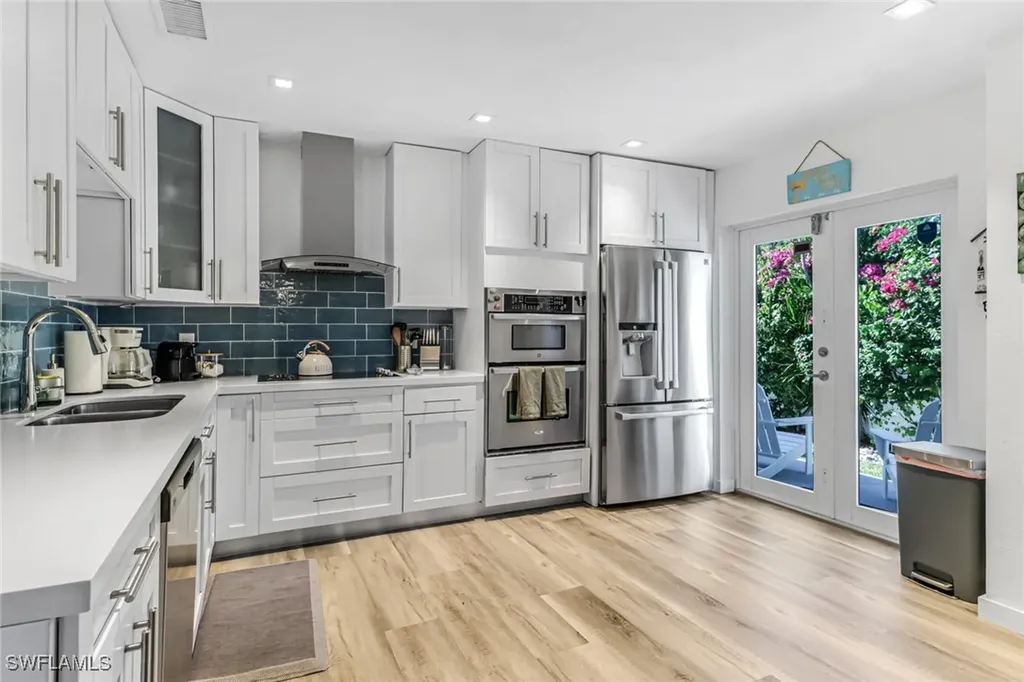 724 100th Avenue N Naples FL 34108