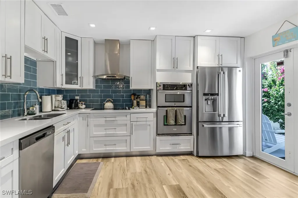 724 100th Avenue N Naples FL 34108