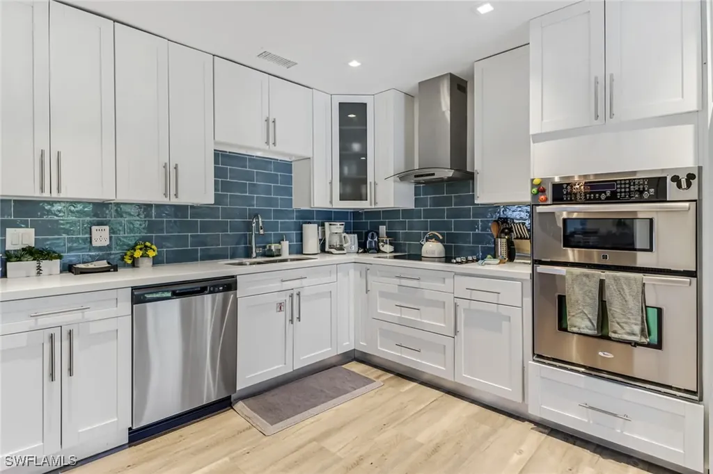 724 100th Avenue N Naples FL 34108