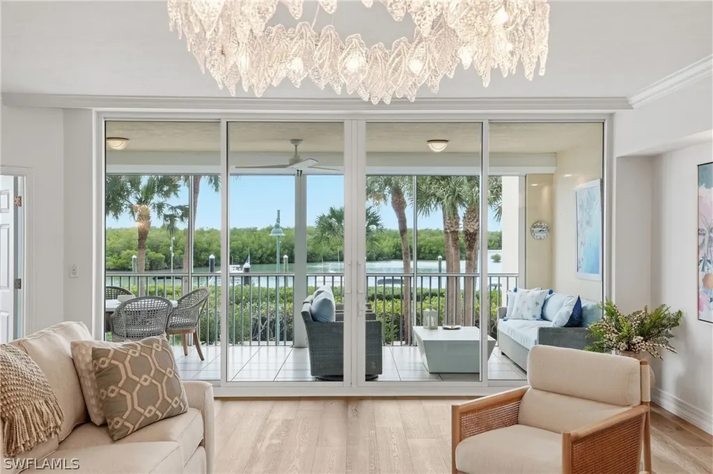 Naples FL, 445 Dockside Drive, Unit B202