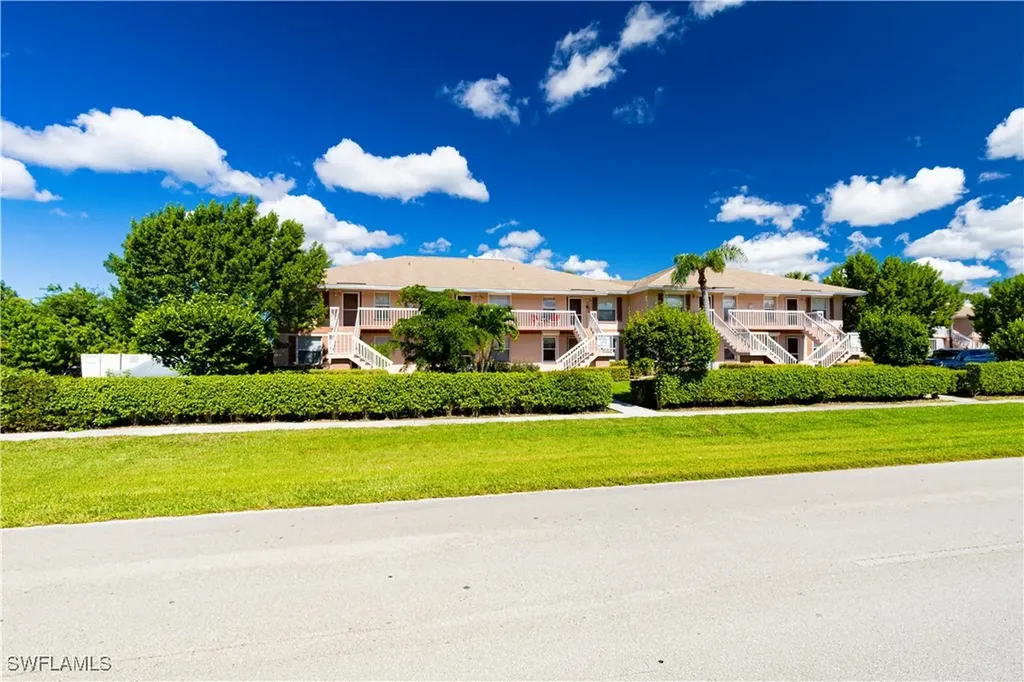 1015 Mainsail Drive Naples FL 34114