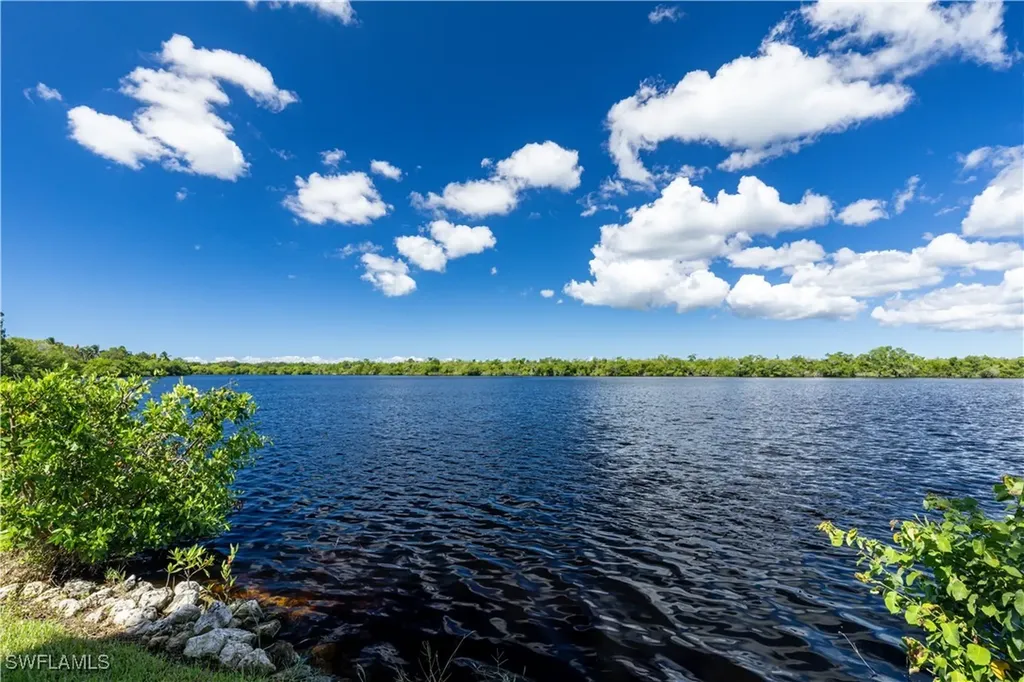 1015 Mainsail Drive Naples FL 34114