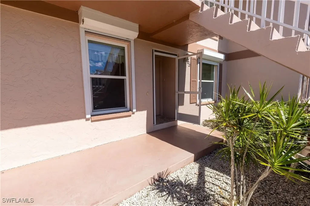 1015 Mainsail Drive Naples FL 34114