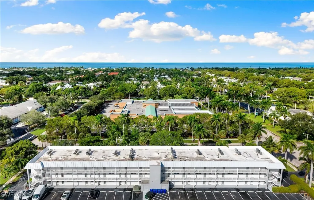 72 7th Street S Naples FL 34102
