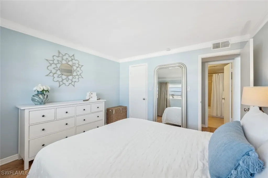 72 7th Street S Naples FL 34102