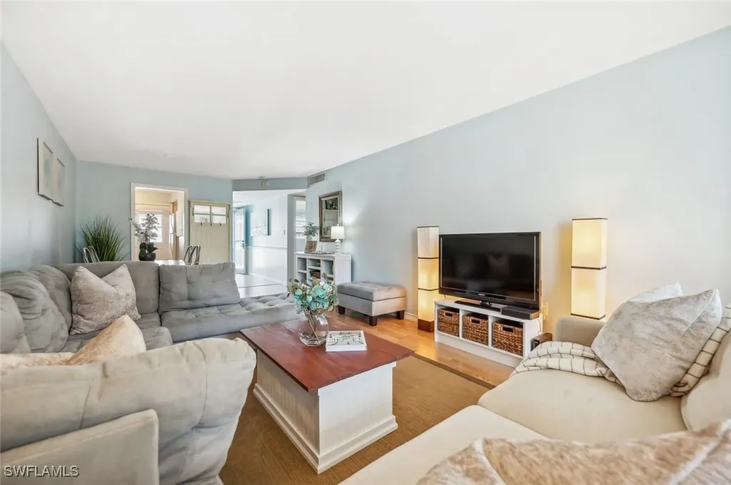 72 7th Street S Naples FL 34102