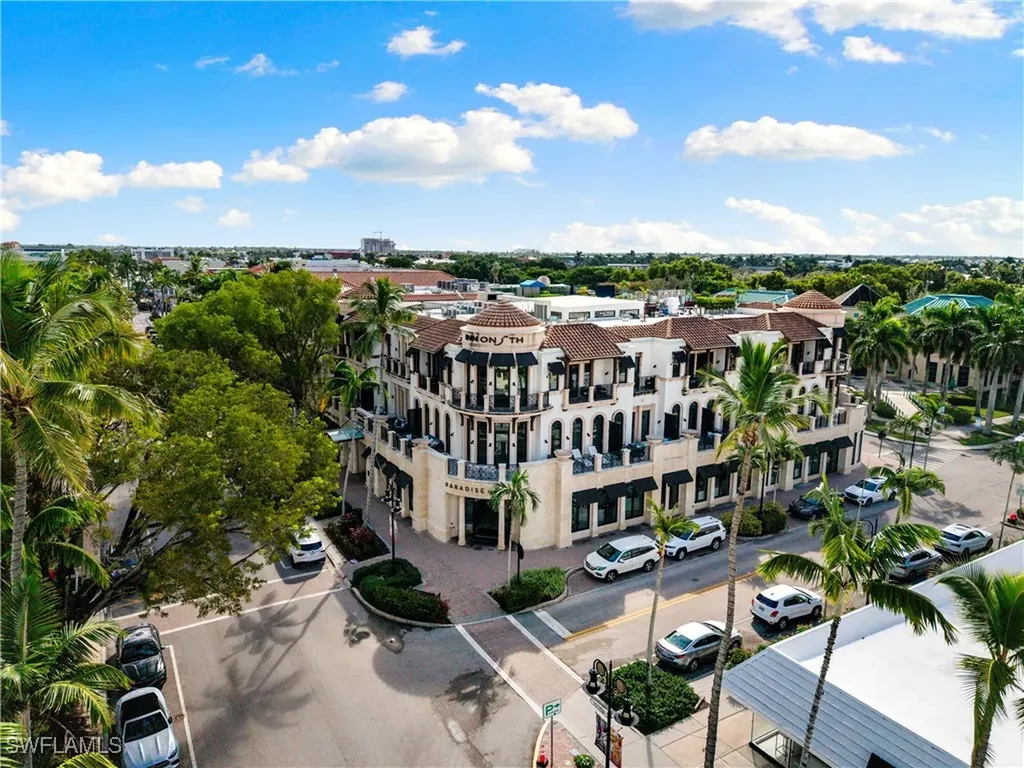 72 7th Street S Naples FL 34102