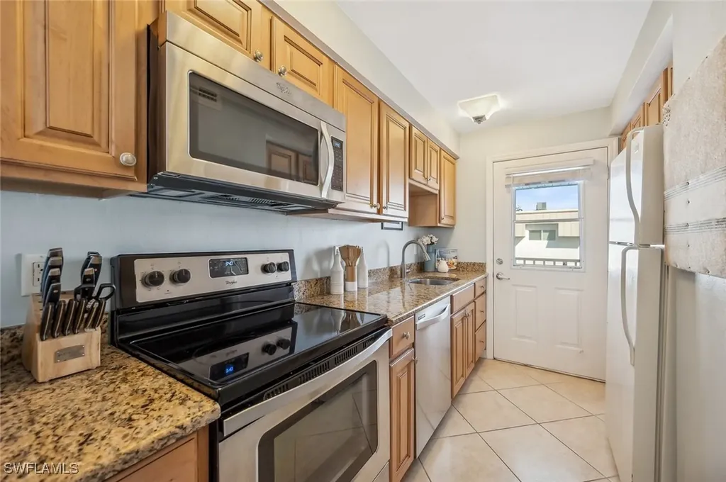 72 7th Street S Naples FL 34102