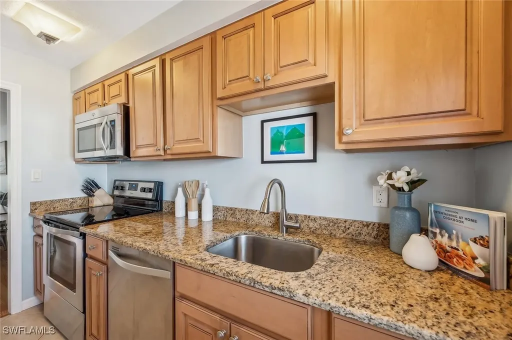 72 7th Street S Naples FL 34102