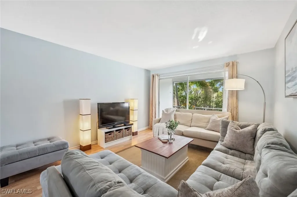 72 7th Street S Naples FL 34102