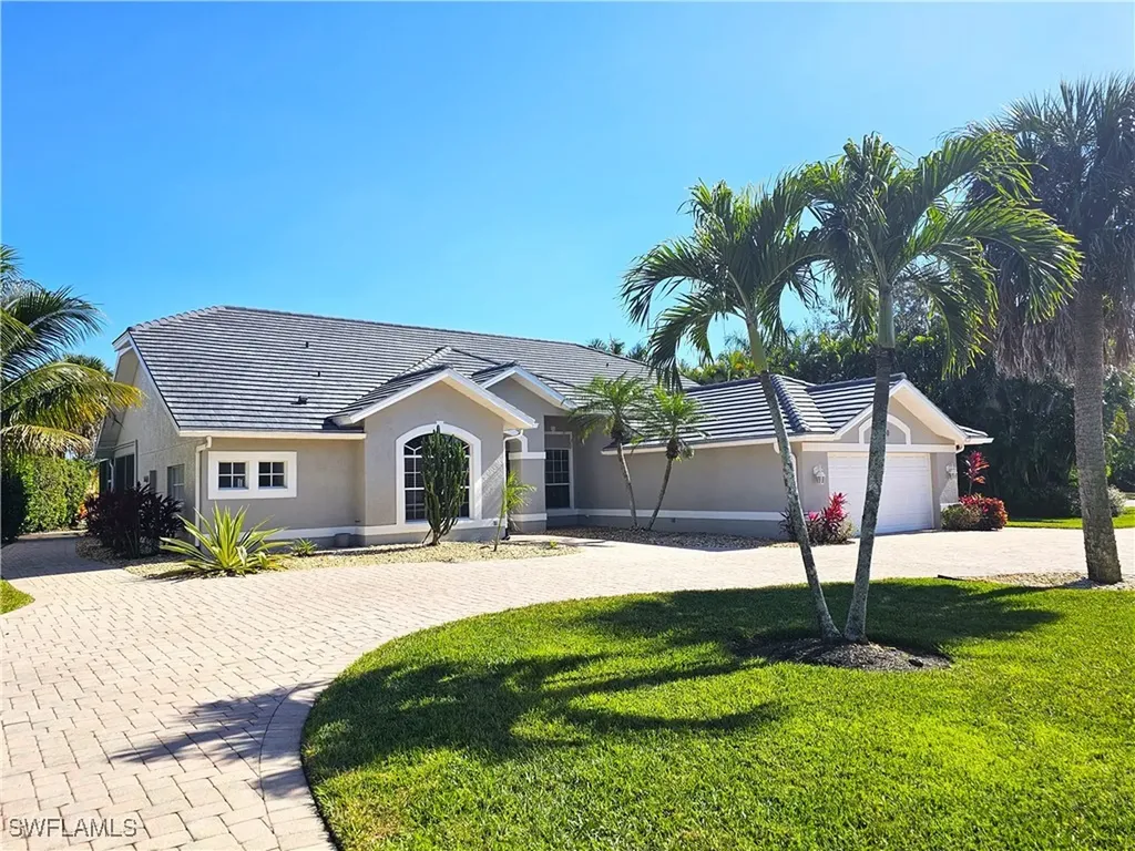 300 Wentworth Court Naples FL 34104