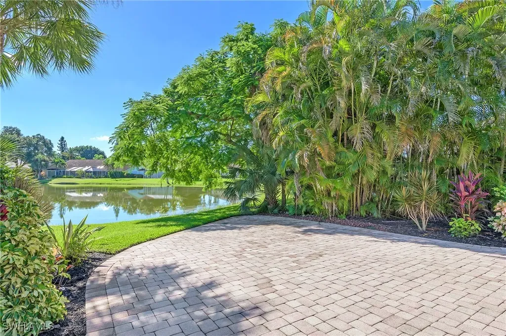 300 Wentworth Court Naples FL 34104