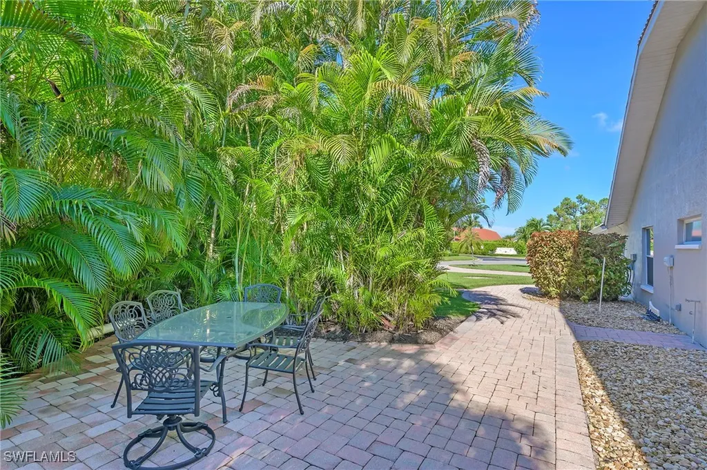300 Wentworth Court Naples FL 34104
