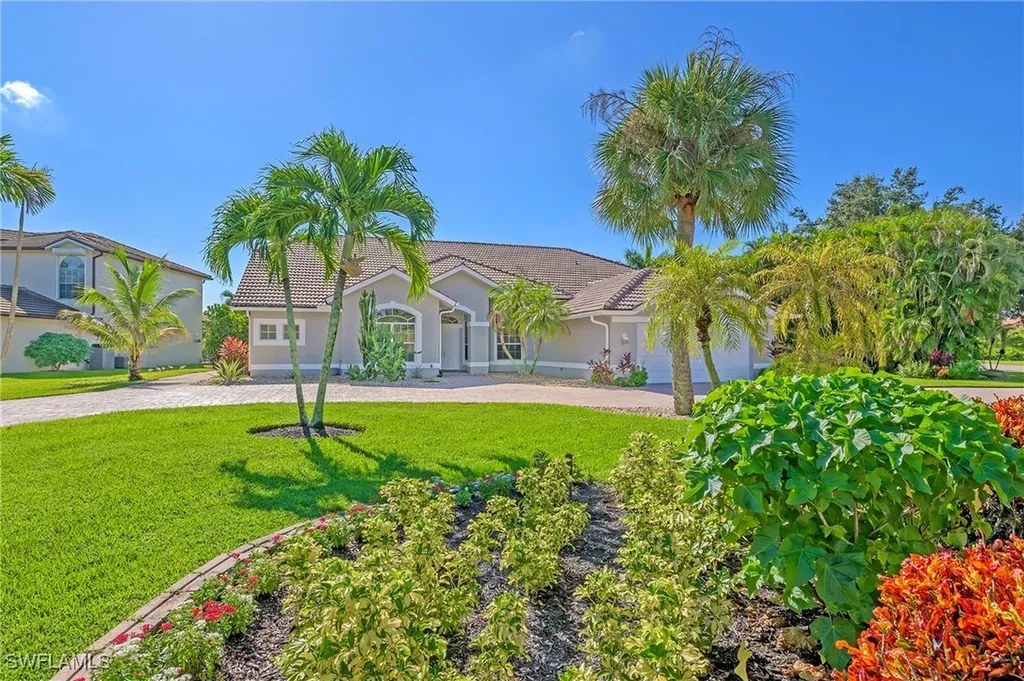 300 Wentworth Court Naples FL 34104