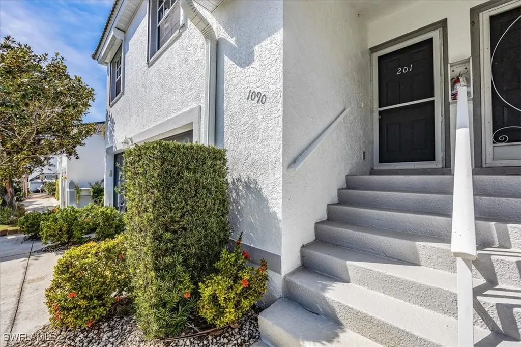 1090 Partridge Circle Naples FL 34104