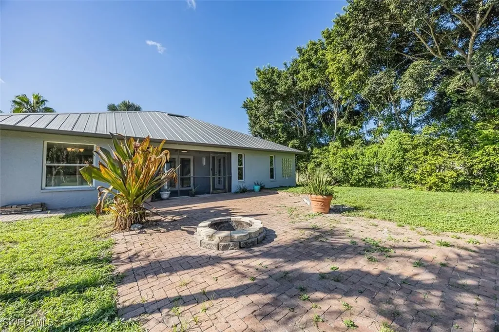 161 18th Avenue NE Naples FL 34120
