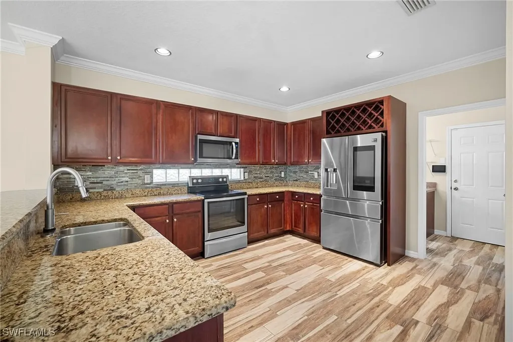 8542 Sumner Avenue Fort Myers FL 33908