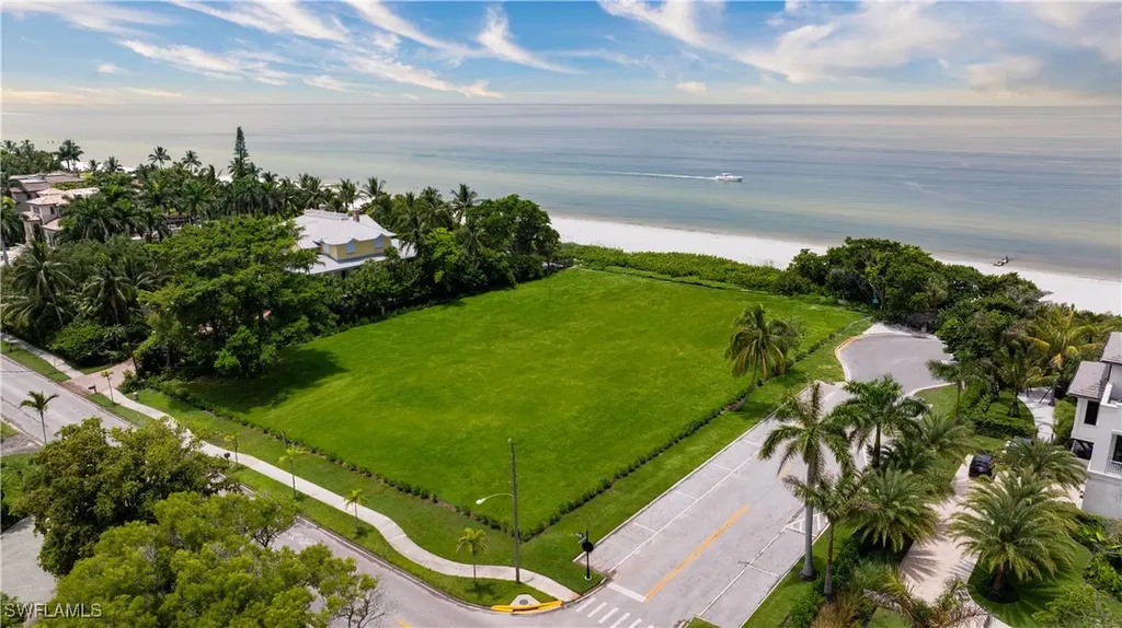 Naples FL, 275 Gulf Shore Boulevard N