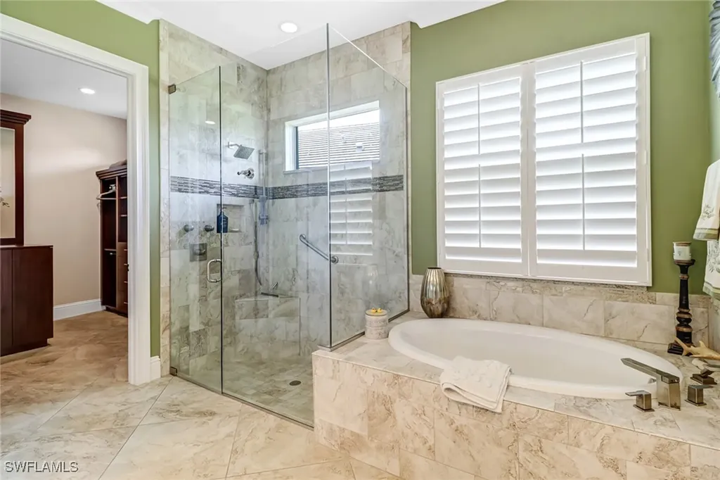 6487 Warwick Avenue Naples FL 34113