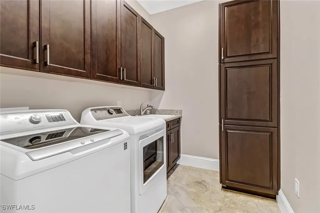 6487 Warwick Avenue Naples FL 34113