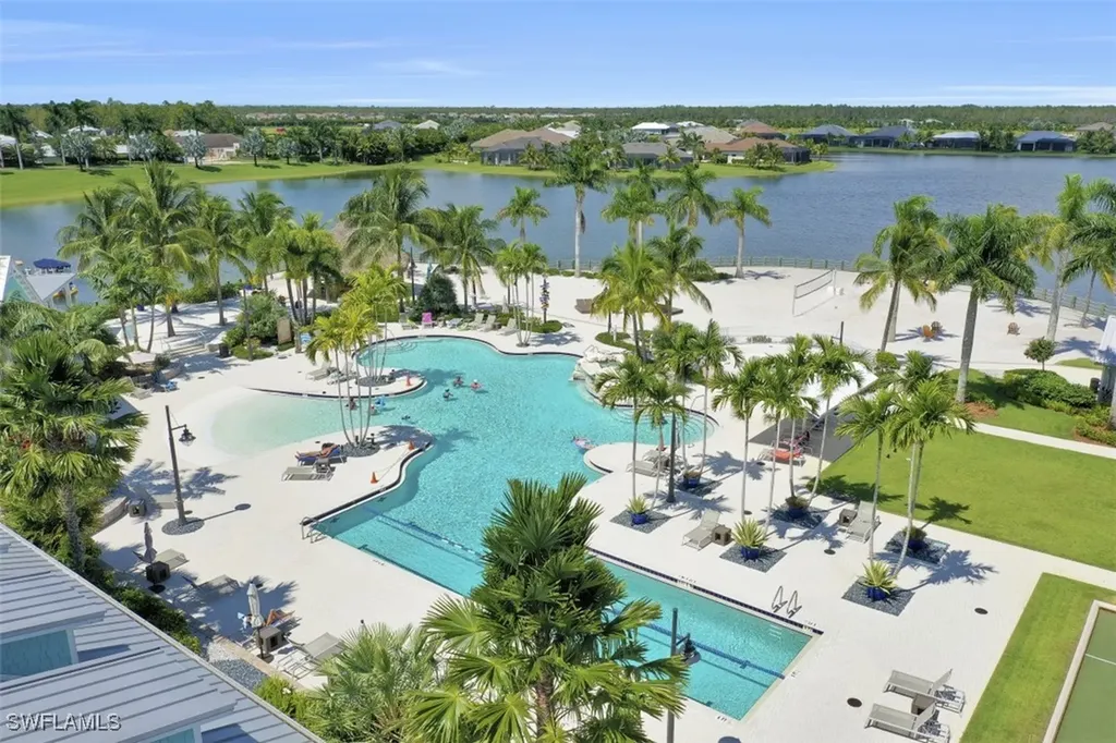 Naples FL, 14663 Edgewater Circle