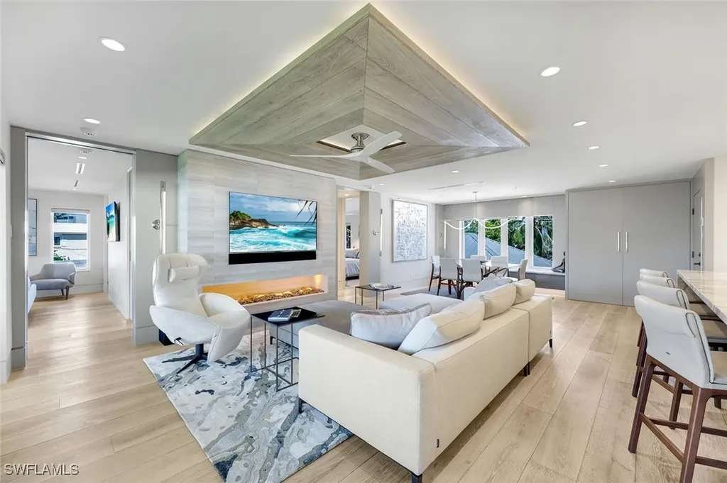 295 5th Avenue S Naples FL 34102