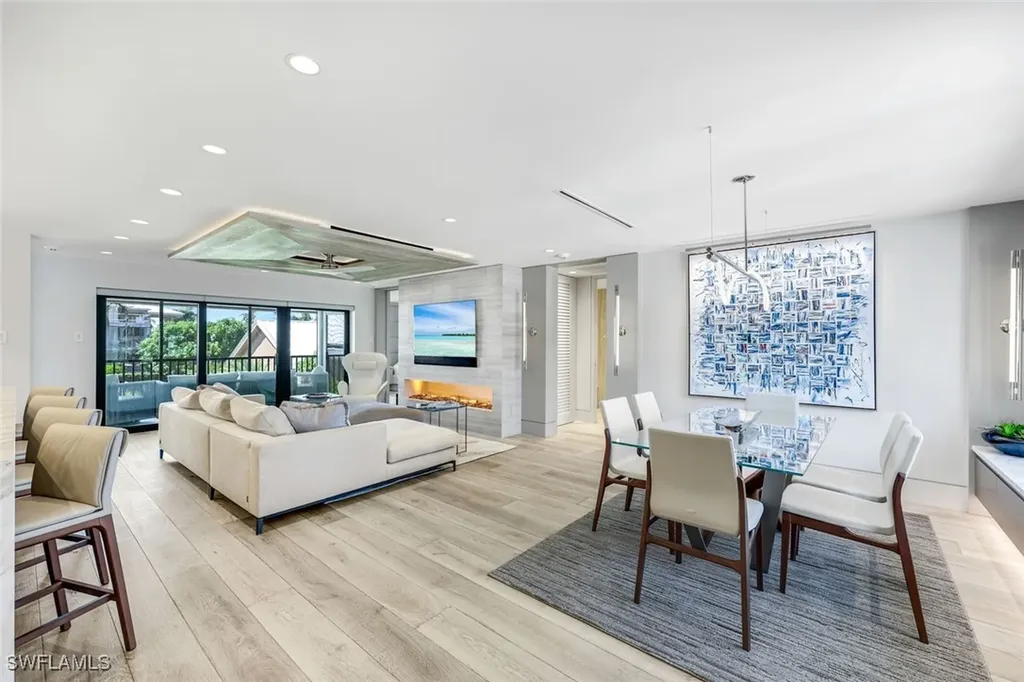 295 5th Avenue S Naples FL 34102