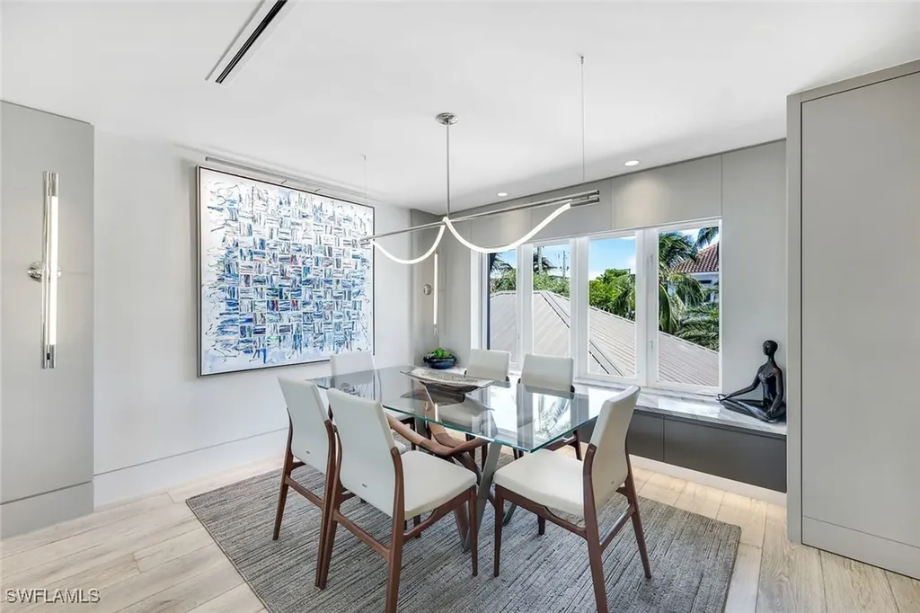 295 5th Avenue S Naples FL 34102