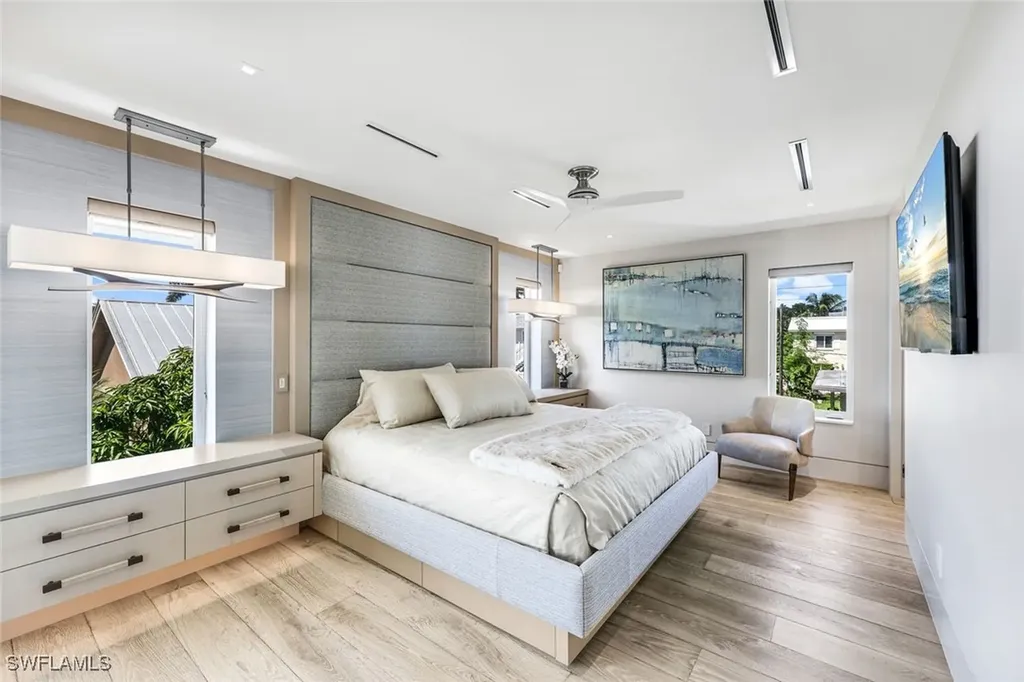 295 5th Avenue S Naples FL 34102