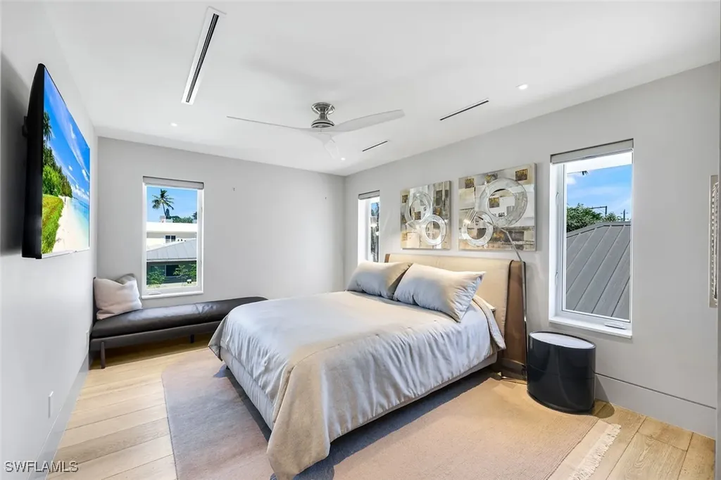 295 5th Avenue S Naples FL 34102