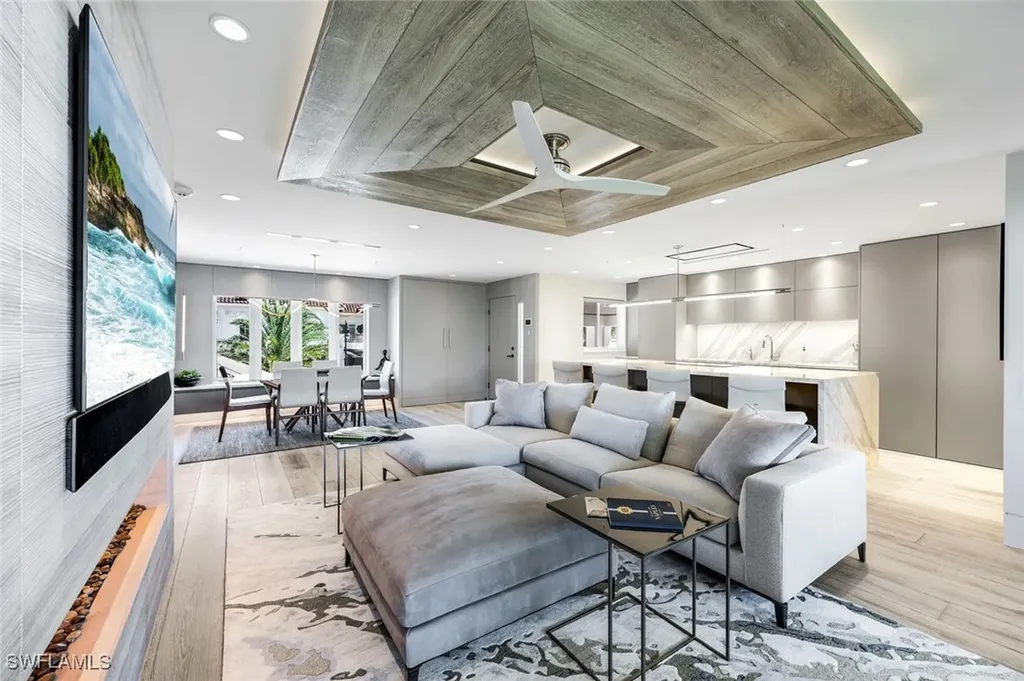 295 5th Avenue S Naples FL 34102