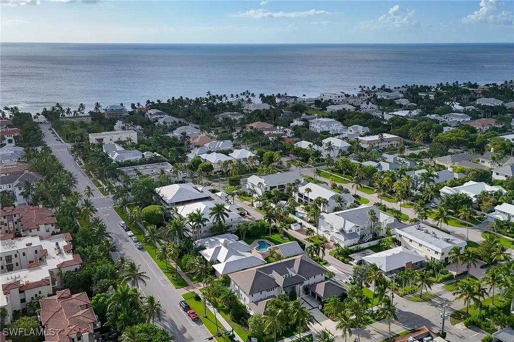 295 5th Avenue S Naples FL 34102