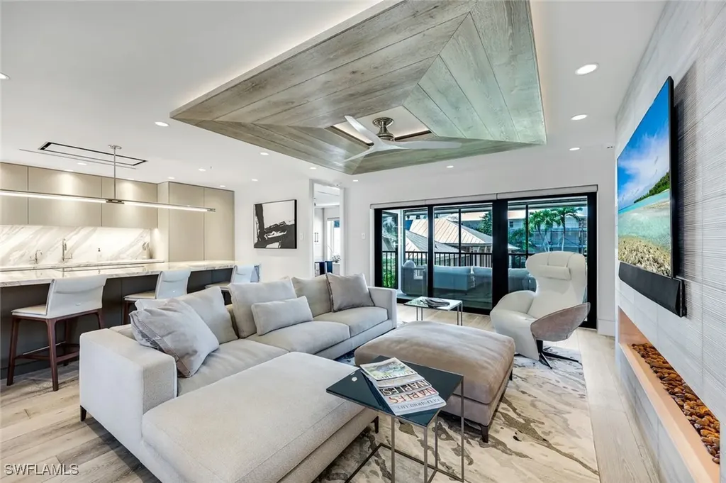 295 5th Avenue S Naples FL 34102