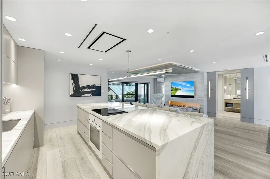 295 5th Avenue S Naples FL 34102