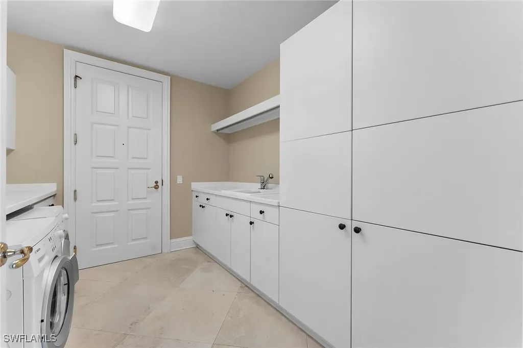 81 Seagate Drive Naples FL 34103