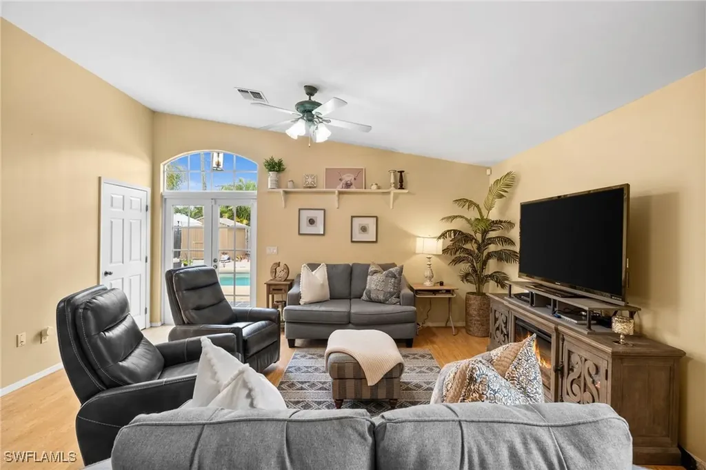 89 8th Street Bonita Springs FL 34134