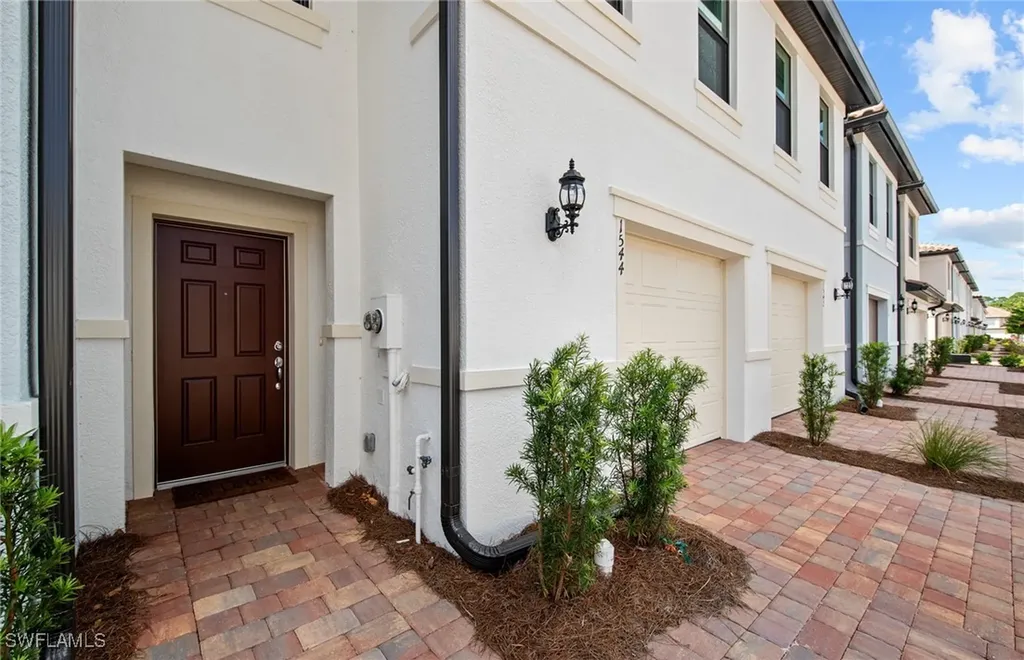 1634 Lake Jessup Circle Cape Coral FL 33909