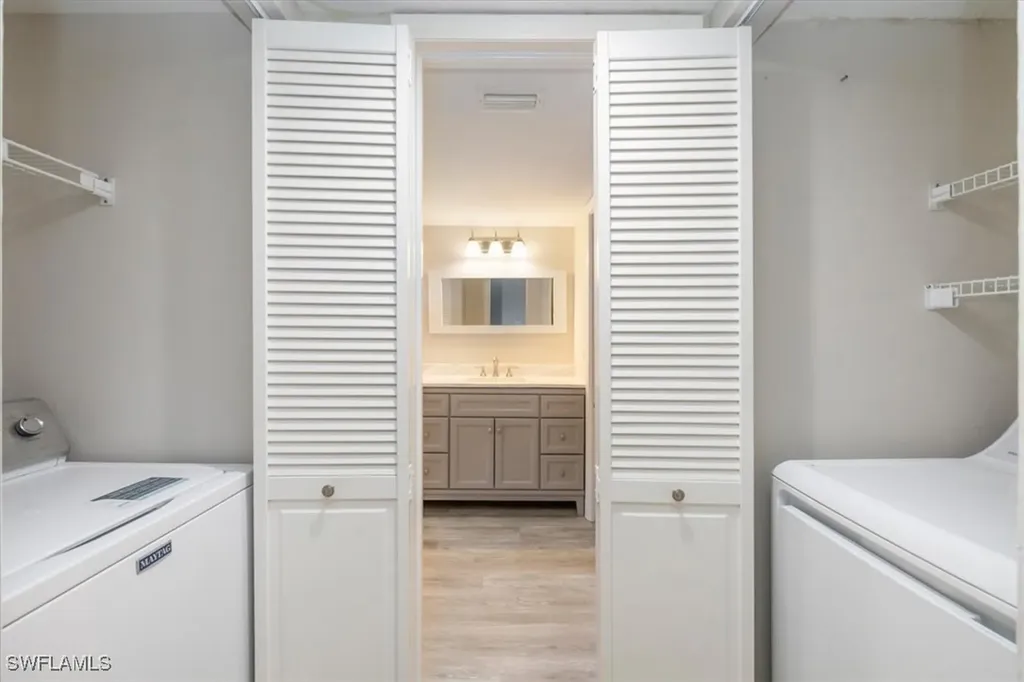 5940 Via Lugano Naples FL 34108