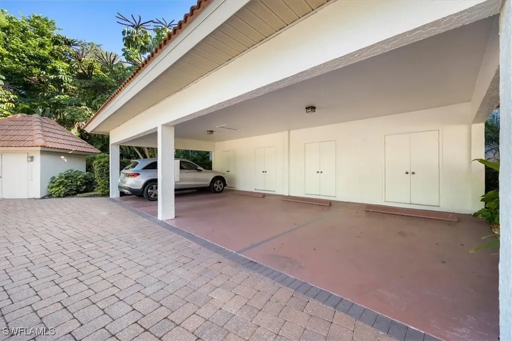 5940 Via Lugano Naples FL 34108