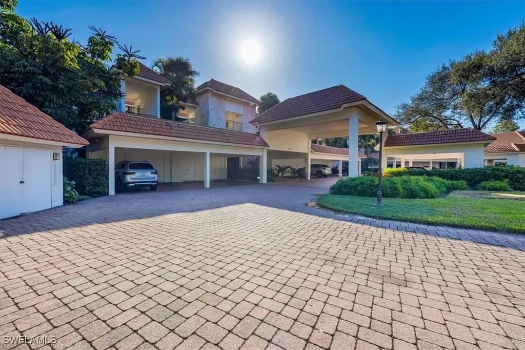 5940 Via Lugano Naples FL 34108