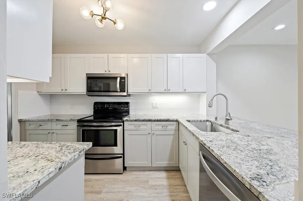 5940 Via Lugano Naples FL 34108