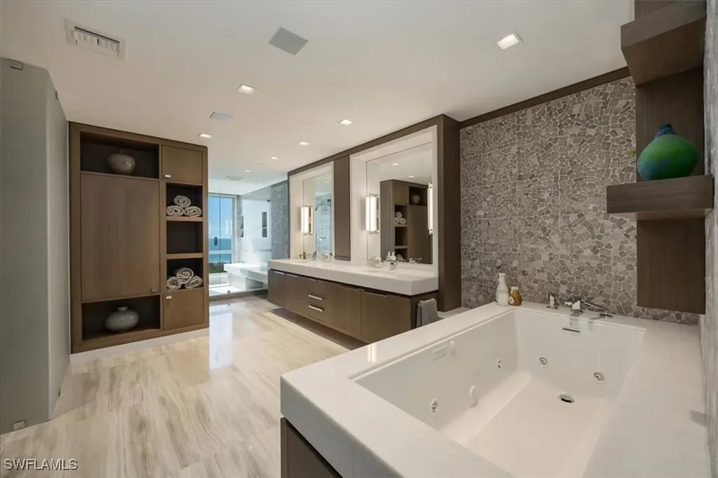 6897 Grenadier Boulevard Naples FL 34108
