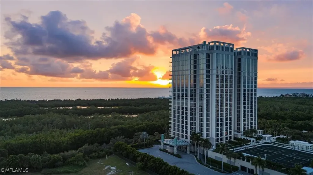 6897 Grenadier Boulevard Naples FL 34108
