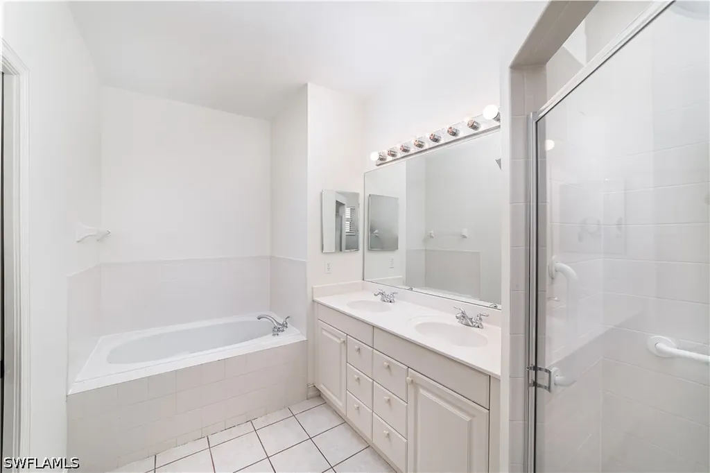 8092 Sanctuary Drive Naples FL 34104