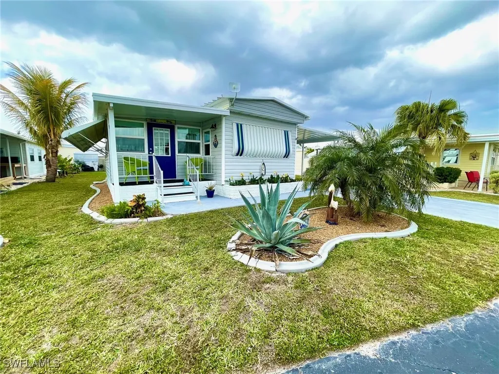 220 Derwent Boulevard Fort Myers FL 33908